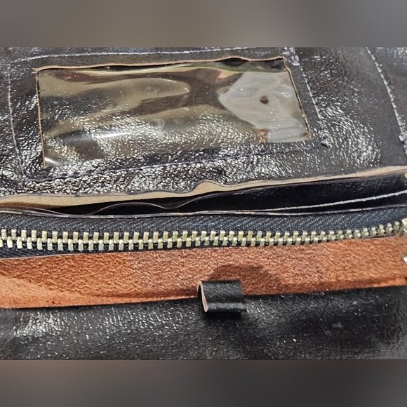 Vintage Leather Trifold Wallet - Picture 2 of 9